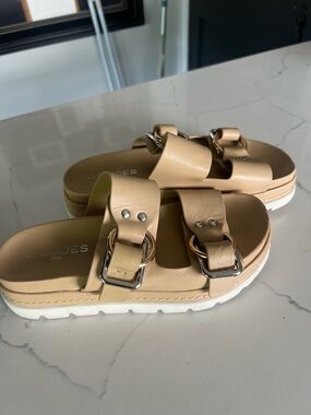 Sandals with Gold/Silver Buckle Detail - Beige size 6.5